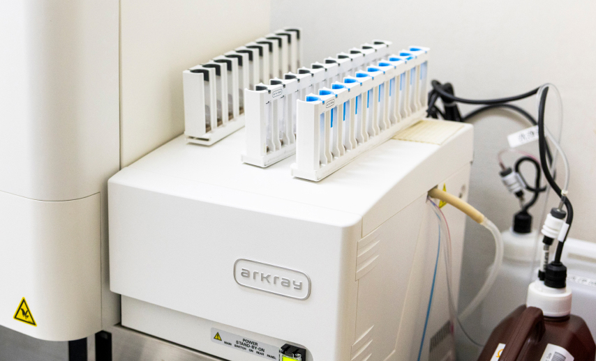 02 「今の状態」が数分で判明。HbA1c・血糖値の即日検査体制